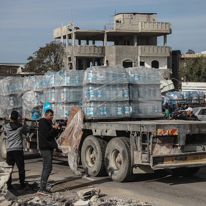 January 19, 2025, Rafah, Gaza Strip, Palestinian Territory: Trucks loaded with food and humanitarian aid enter the Gaza Strip through the Kerem Shalom crossing, on Salah al-Din Road in Rafah, southern Gaza Strip, Jan 19, 2025
Europa Press/Contacto/Omar Ashtawy
19/01/2025 ONLY FOR USE IN SPAIN