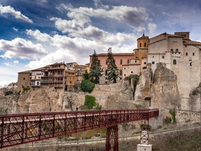 Vista de las casas colgadas de Cuenca.