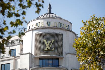 Tienda de Louis Vuitton en los Campos Elíseos en París, el pasado día 18.