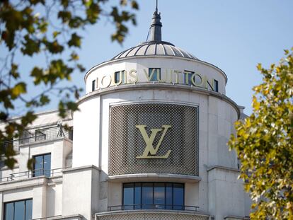 Tienda de Louis Vuitton en los Campos Elíseos en París, el pasado día 18.