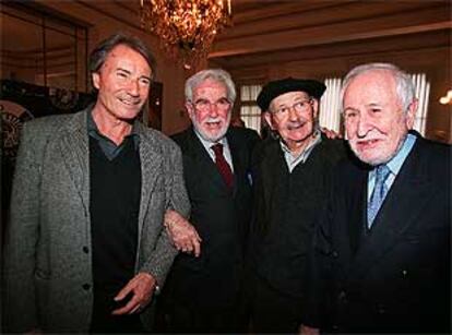 José Luis Pellicena, Carlos Castilla del Pino, Agustín Ibarrola y José Luis Pinillos, ayer en Madrid.