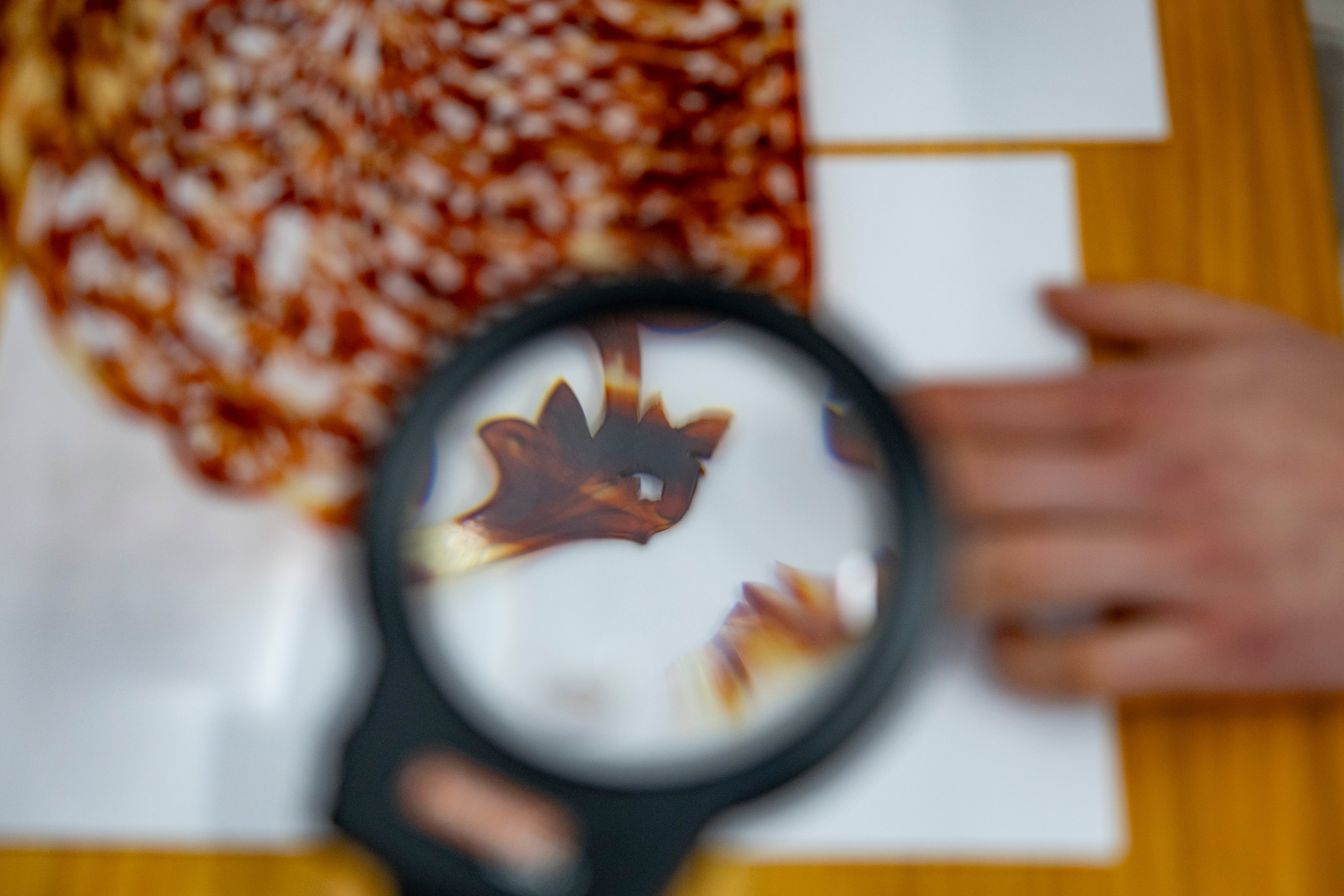 En el proceso de restauración de las peinas que han pasado de generación en generación hay también un poso sentimental.