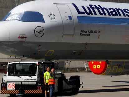 Lufthansa llega a un acuerdo con los pilotos para reducir costes y atrasar los despidos