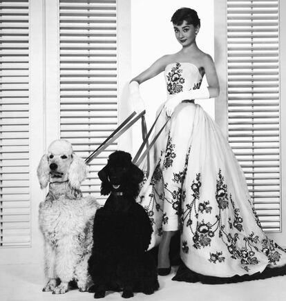 Audrey Hepburn con el vestido que usó en 'Sabrina', ideado por Givenchy.