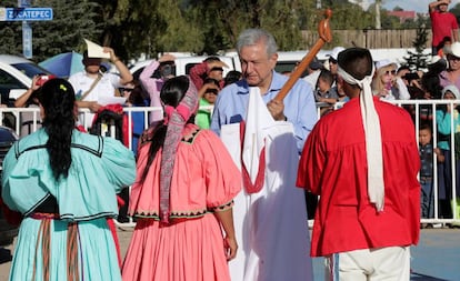 López Obrador en una visita al Hospital rural de Guachochi este sábado en el estado de Chihuahua.