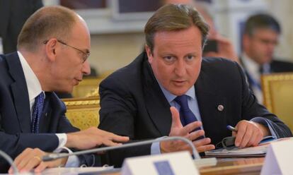 El primer ministro británico, David Cameron, con su homólogo italiano, Enrico Letta.