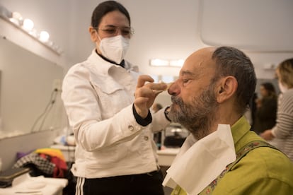 Javier Cansado, en la sala de maquillaje justo antes de comenzar la grabación de 'Ilustres ignorantes'.