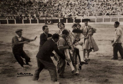 Manolete, tras la cogida que le causaría la muerte en 1947 en la plaza de Linares.