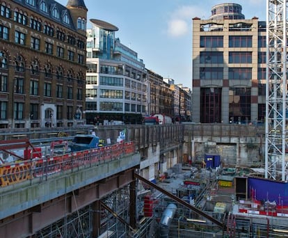 Pronto una tuneladora se asomará por la pared del fondo de la imagen, uniendo los dos tramos del túnel del Crossrail.