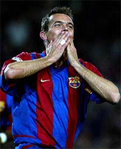 Cocu festeja un gol.