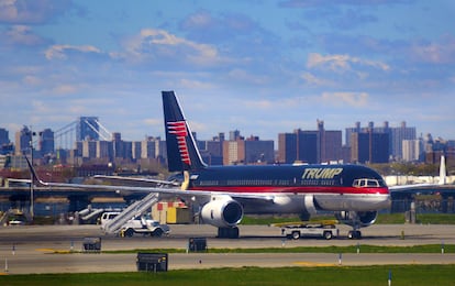 Donald Trump's plane at Laguardia airport (New York) in 2015.