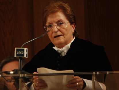 Elisa Pérez Vera, durante el homenaje a las rectoras de la Universidad Española en la UNED, en 2008.