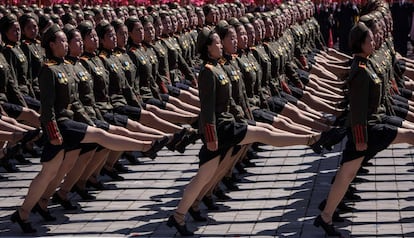 Desfile de soldados na Coreia do Norte.