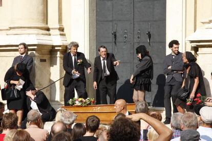Una representación de 'El entierro de mamá', de la francesa Compagnie Cacahuète.