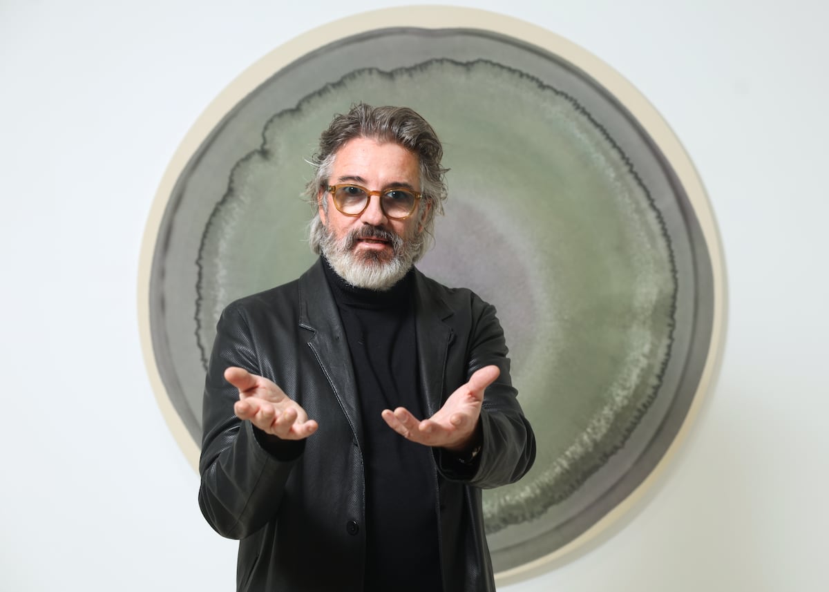 Olafur Eliasson, el escultor de la luz se enfrenta al lienzo: “Si relajas la obsesión por los resultados, te vuelves menos defensivo”