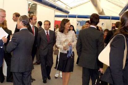 La presidenta de Banesto, Ana Patricia Botín, visitó la feria de empleo del Instituto de Empresa.