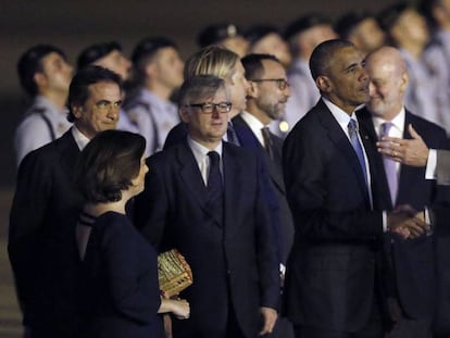 Barack Obama junto al rey Felipe VI (d), en el inicio de su visita a Espa&ntilde;a.