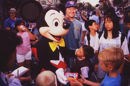 Imagem da Disneyland Paris, que este ano completa seu 25o aniversário.