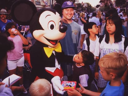 Imagem da Disneyland Paris, que este ano completa seu 25o aniversário.