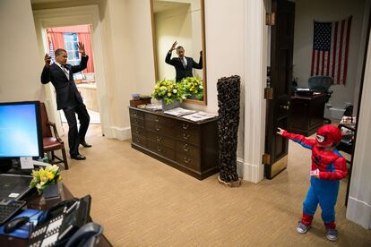 Diciembre de 2012. 'Cazado' por un niño disfrazado de Spiderman en la Casa Blanca.