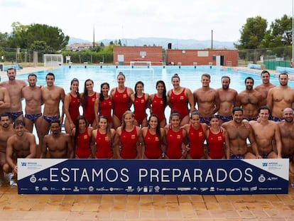 Las selecciones españolas de waterpolo en el CAR de Sant Cugat. 