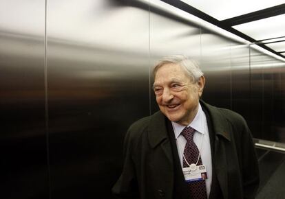 George Soros, en un ascensor en Davos en 2013.