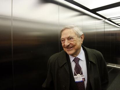 George Soros, en un ascensor en Davos en 2013.