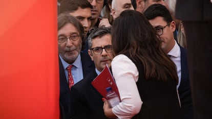 02/05/2023 El ministro de la Presidencia, Relaciones con las Cortes y Memoria Democrática, Félix Bolaños (2i), durante el acto cívico militar con motivo del Día de la Comunidad de Madrid en la Puerta del Sol, a 2 de mayo de 2023, en Madrid (España). La presidenta de la Comunidad de Madrid ha presidido hoy el acto cívico-militar en homenaje a los héroes del 2 de mayo de 1808, con la parada militar, la rendición de honores reglamentarios, la revista a la fuerza y el acto homenaje a los que dieron su vida por España.
POLITICA
Diego Radamés - Europa Press