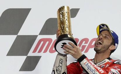 Andrea Dovizioso gana la primera carrera, en Qatar.