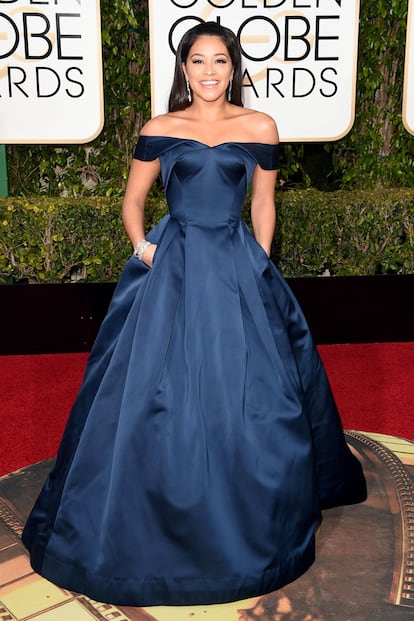 Gina Rodriguez, que se llevó el premio a Mejor Actriz de Serie de Comedia por Jane The Virgin en la anterior edición, eligió un vestido azul de Zac Posen.