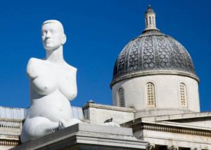 La estatua de mármol de 15 toneladas que realizó Marc Quinn y que se puede ver en Trafalgar Square, Londres.