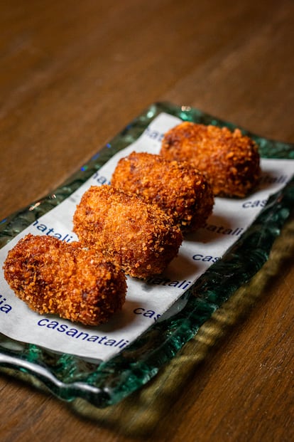 Las croquetas de pollo rustido a la catalana están elaboradas con la misma receta de Tapas 24.