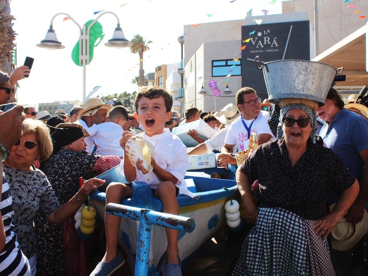 Ramo de novia con flores artificiales de color lila, lavanda y morado,  rosas de tacto real, ramo de dama de honor, ramo/boutonniere/ramilletes de  boda hechos a mano - Etsy México, image size:1200x900
