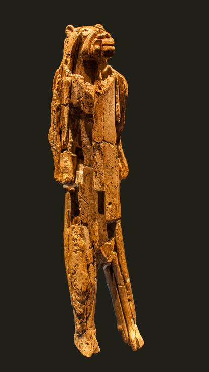 Hombre león de Hohlenstein-Stadel (Bade-Wurtemberg), tallado en marfil de mamut.