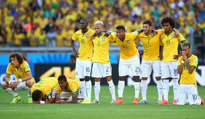 Incertidumbre entre los jugadores de Brasil durante la tanda de penaltis.