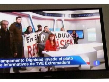 El Campamento Dignidad interrumpe el informativo de TVE en Extremadura