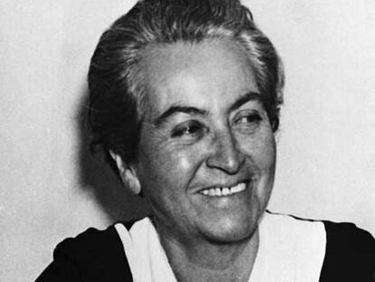 La escritora Gabriela Mistral, premio Nobel de Literatura en 1945.