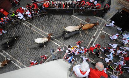 Los toros de la ganadería de Miura han protagonizado el último encierro de los Sanfermines 2016.