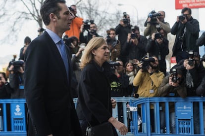 Infanta Cristina arrives at the Palma courthouse with her husband I&ntilde;aki Urdangarin.
 