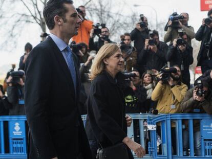 Infanta Cristina arrives at the Palma courthouse with her husband I&ntilde;aki Urdangarin.
 