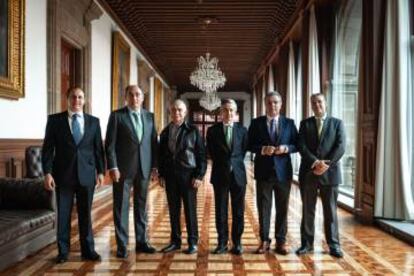 José Manuel Madero, miembro del Consejo para el Fomento a la Inversión, el Empleo y el Crecimiento Económico; Ignacio Galán, presidente de Iberdrola; Alfonso Romo, jefe de la Oficina de Presidencia; Enrique Alba, CEO de Iberdrola México; Francisco Cervantes, presidente de CONCAMIN e Iván Rivas, director general de la Subjefatura de la Oficina de Presidencia.