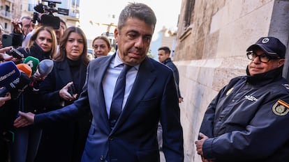 El presidente en funciones de la Generalitat valenciana, Carlos Mazón, llega al Palau de la Generalitat, a 26 de noviembre de 2025, en Valencia, Comunidad Valenciana. Maribel Vilaplana retiró su coche del aparcamiento el día de la dana a las 19.47, una hora después de salir con Mazón de El Ventorro