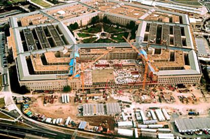 Vista aérea de los trabajos de reconstrucción del ala del Pentágono dañada el 11 de septiembre.