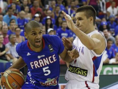 Batum, a la izquierda, ante Bogdanovic.