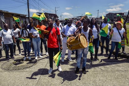 Habitantes de Buenaventura participan en una protesta contra la violencia en la ciudad, el pasado 3 de septiembre de 2022.