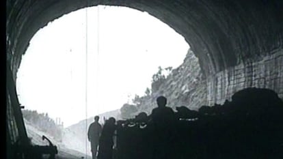 Carrilanos en las obras del ferrocarril en Galicia a principios del siglo pasado (Foto de Archivo)