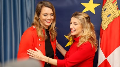 La vicepresidenta y portavoz de CEOE Castilla y León, Ángela de Miguel y la vicepresidenta segunda del Gobierno y ministra de Trabajo y Economía Social, Yolanda Díaz