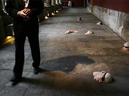 'Swimmers' (2005), pieza de Hwang Jongmyung, en la III Bienal de Valencia.