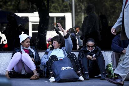 Cubanos en las afueras de la Unidad de Flagrancia en Quito, el pasado 6 de julio.