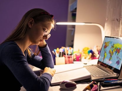 lámpara con pinza y cuello flexible